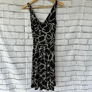 Preowned Maggy London Petites Black & White Swirl Dress Size 6 Cowl Neck Ruched